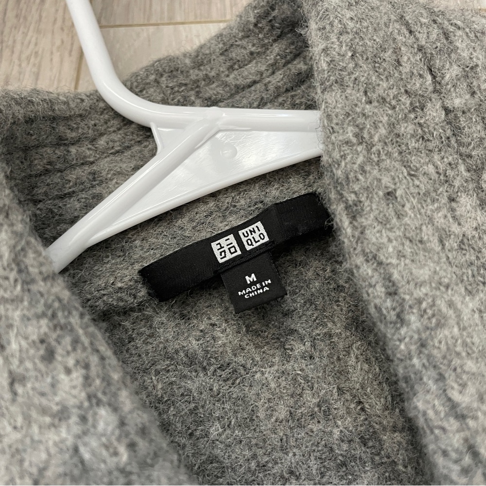 Uniqlo 100% Wool Ribbed Knit Cardigan Gray (Medium) - Picture 2 of 8